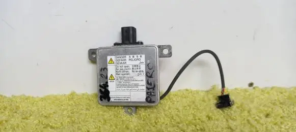 Mitsubishi Pajero Xenon control unit/module 