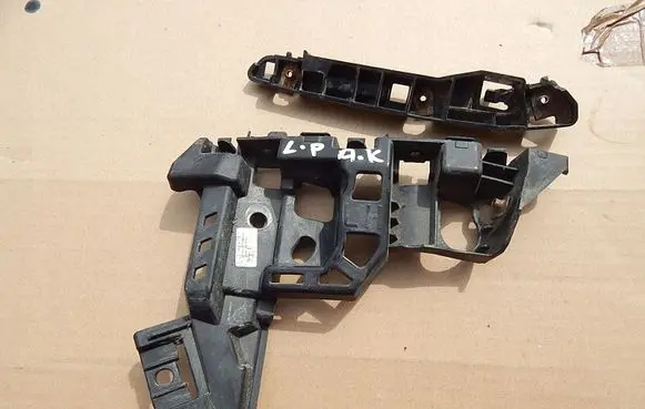 Opel Astra K Front bumper mounting bracket