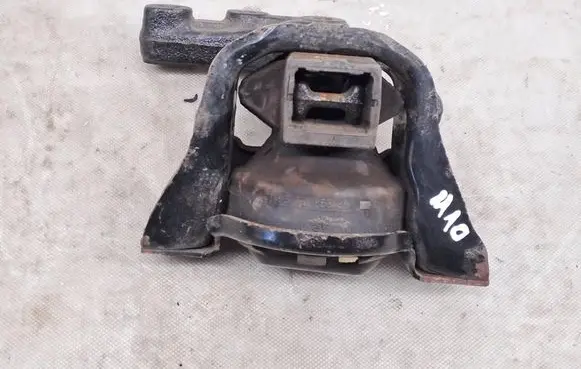 Peugeot 208 Engine mount bracket 9671185380