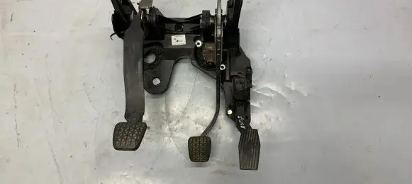Opel Astra J Pedal assembly 13252174 13252702