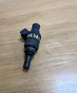 BMW 5 E39 Fuel injector 1439800 D6321