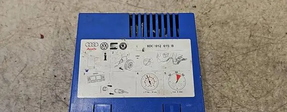 Volkswagen Golf V Tire air pump compressor 8D0012615B