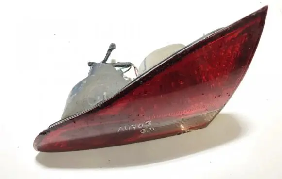 Toyota Avensis Verso Tailgate rear/tail lights
