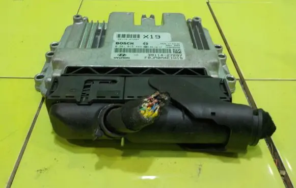 Hyundai Tucson JM Engine control unit/module 0281015443