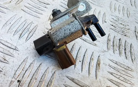 Vacuum valve