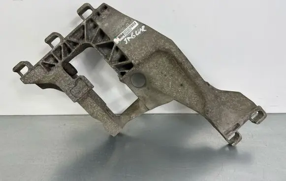 Jaguar F-Pace Gearbox mounting bracket HX736A026DE