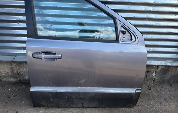 KIA Sorento Front door