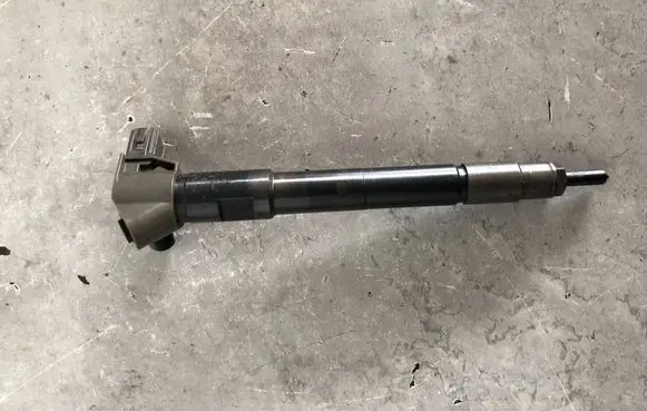 Hyundai H-1, Starex, Satellite Fuel injector 338004A900