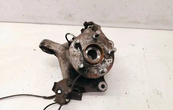 Toyota Prius (XW30) Front wheel hub