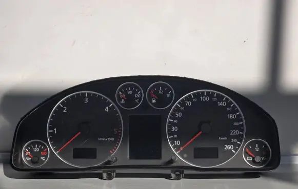 Audi A6 S6 C5 4B Speedometer (instrument cluster) 88311285