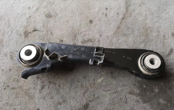 BMW 5 G30 G31 Rear upper control arm/wishbone 6867537