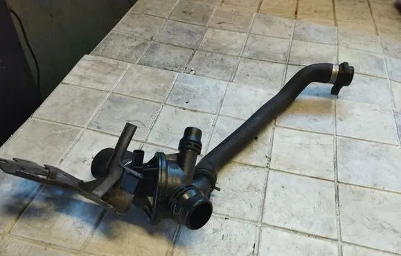 Thermostat/thermostat housing