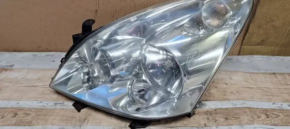 Toyota Corolla Verso AR10 Headlight/headlamp