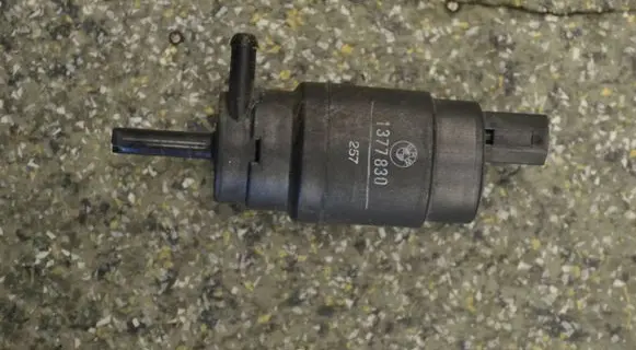 BMW 5 E34 Windscreen/windshield washer pump 1377830