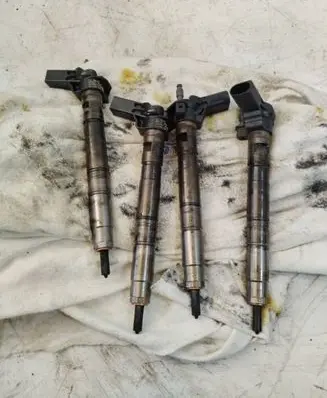 Volkswagen PASSAT CC Fuel injectors set 03L130277 080523 0445116030