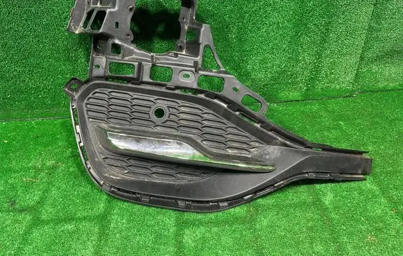 Opel Grandland X Front bumper lower grill YP00028777