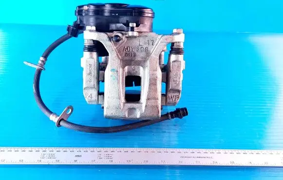 Toyota Sienna XL40 IV Rear brake caliper 28300729 ADV108 2H13