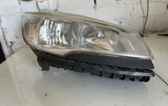 Ford Kuga II Headlight/headlamp CV4413W029BE 90021738 14085
