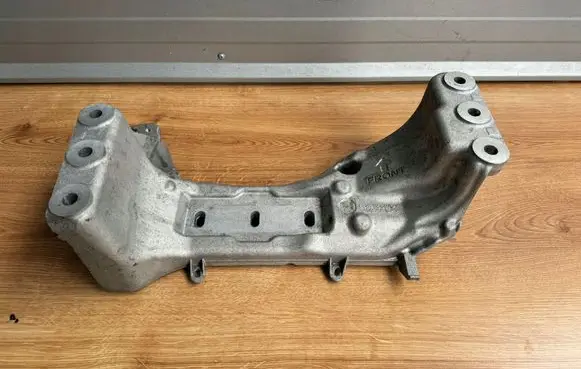 Jeep Grand Cherokee (WJ) Gearbox mounting bracket 68428569AA
