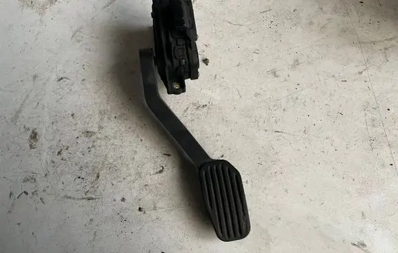 Volvo V70 Accelerator throttle pedal 30636006