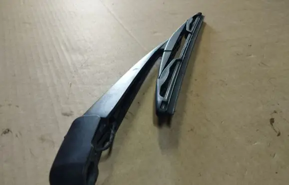 Peugeot 4007 Rear wiper blade arm
