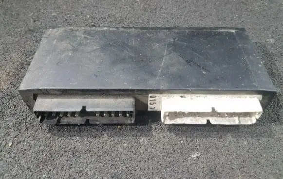 BMW 5 E34 Comfort/convenience module 61351379741 606140x01e