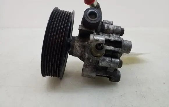 Toyota Avensis T250 Power steering pump