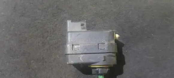 Renault Megane I Headlight level adjustment motor 7700840141A
