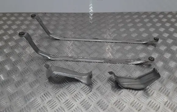 Fuel tank mounting bracket