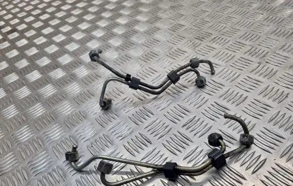 Fuel injector supply line/pipe