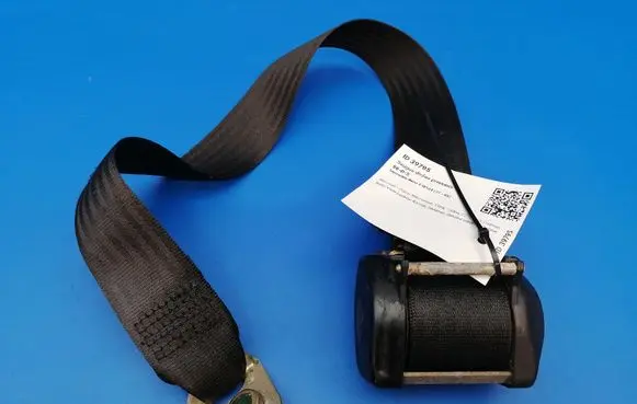 Mercedes-Benz E W123 Rear seatbelt 2018601685 1238680222