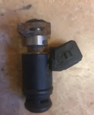 Volkswagen Multivan T4 Fuel injector 2761c 021031B
