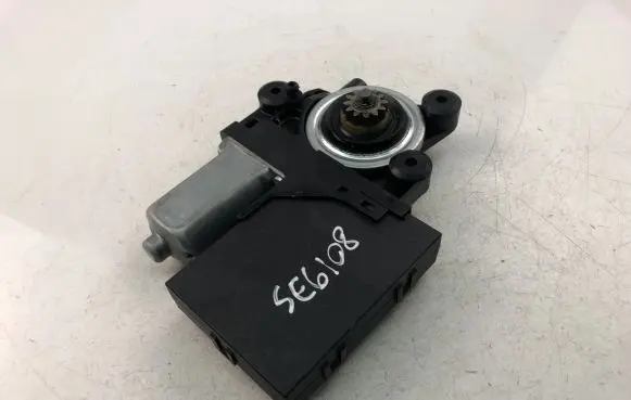 Volvo S40 Front door window regulator motor 979038100