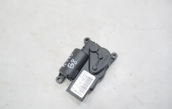Volkswagen PASSAT B8 Air flap motor/actuator 5Q0907511A CZ1168806900 186001010