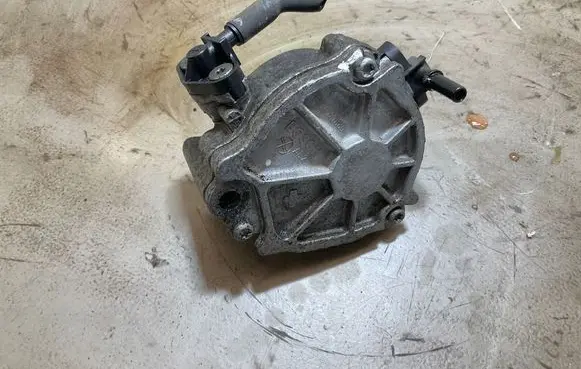Peugeot Partner III Vacuum pump 9804021880