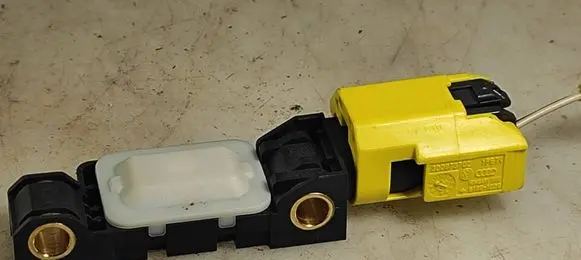 Volkswagen Phaeton Airbag deployment crash/impact sensor 4B0959643E 201544 150405