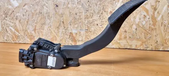Chevrolet Epica Accelerator throttle pedal 96408078