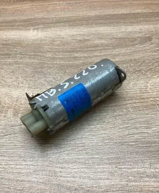 Mercedes-Benz S W221 Seat adjustment motor 2208201542 0130002568 USED
