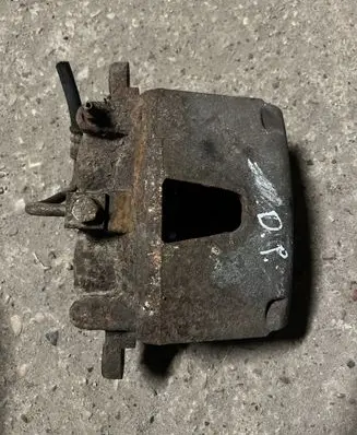 Jeep Grand Cherokee (WK) Front brake caliper
