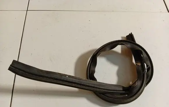 Opel Zafira A Engine compartment rubber 