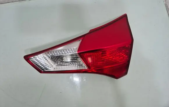 Toyota RAV 4 (XA40) Tailgate rear/tail lights 