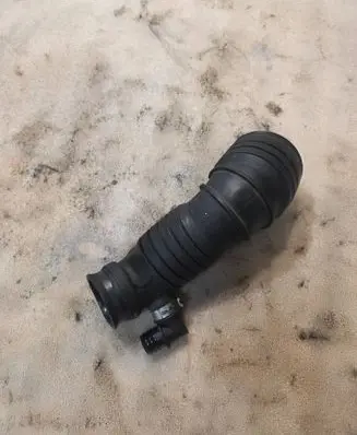 Audi A6 S6 C5 4B Turbo air intake inlet pipe/hose 