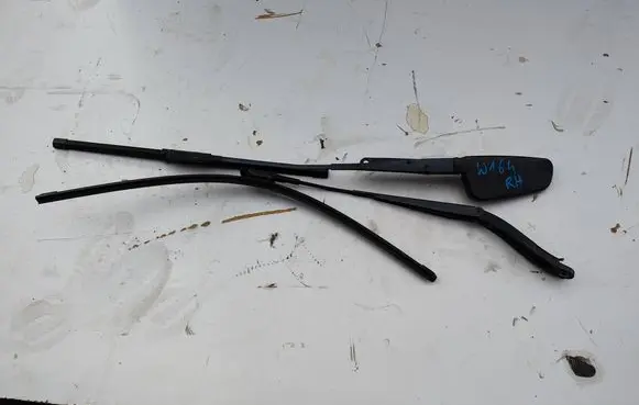 Mercedes-Benz ML W164 Front wiper blade arm 