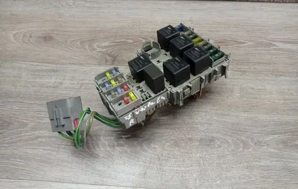 Volvo V70 Fuse module 9441150 9441166