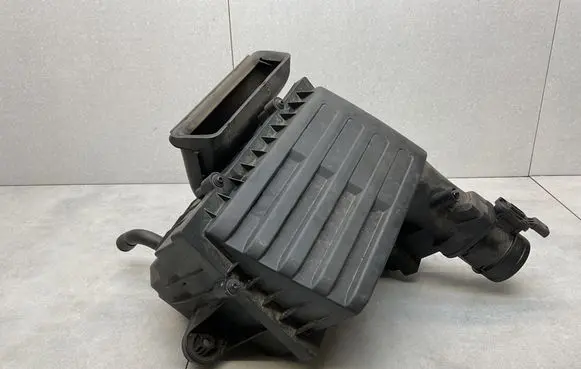 Volkswagen PASSAT B8 Air filter box 5Q0129607AE