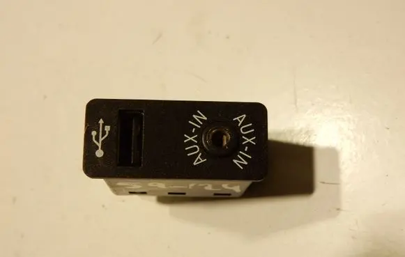 BMW 5 F10 F11 AUX in-socket connector 84109237653 9237653 59124