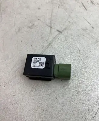 Volkswagen PASSAT B8 USB socket connector 5Q0035726
