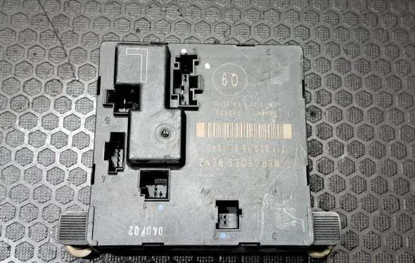 Mercedes-Benz E W211 Door control unit/module 2118201526