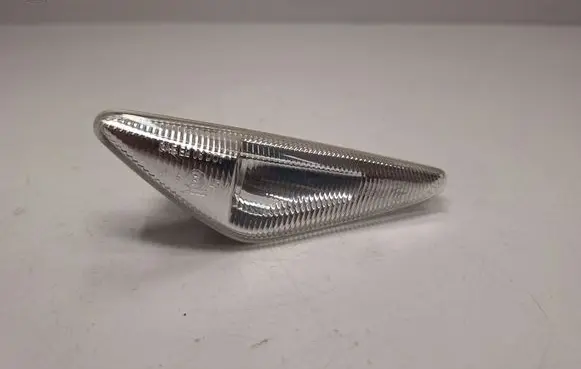 Front fender indicator light
