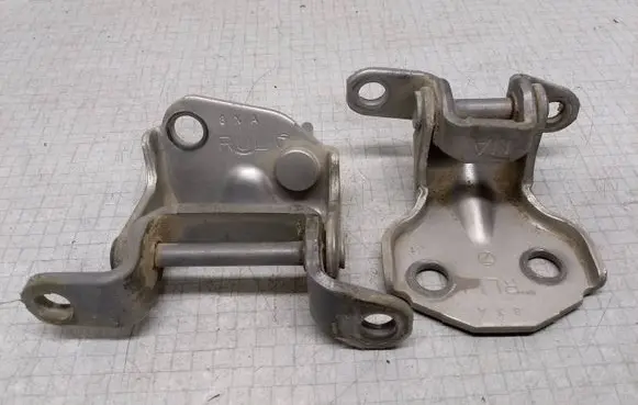 Subaru Legacy Rear door hinge set 